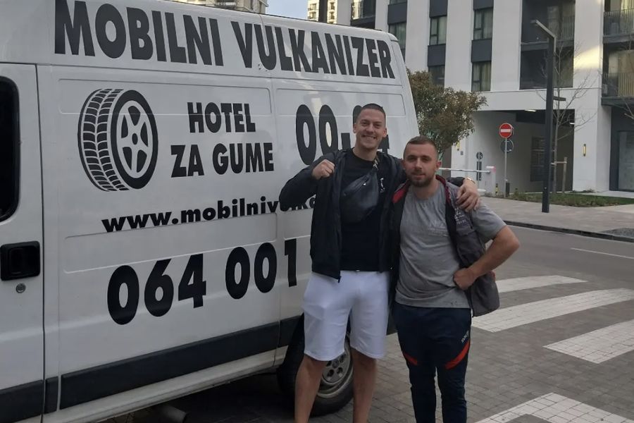 NIZ mobilni vulkanizer — tim